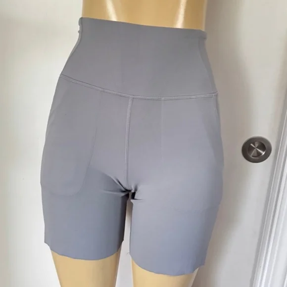 Lululemon Nulu Align 7" Inseam Lululemon Hemmed Shorts - Picture 2 of 5